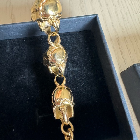 Gold toned skull bracelet - Picture 5 of 8